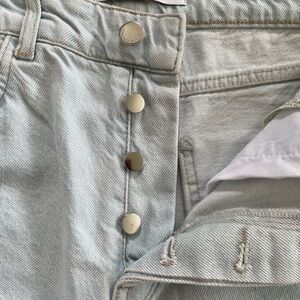 Zara light wash jeans 🦭